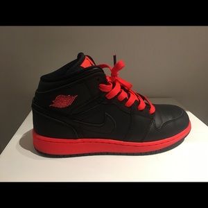 NIKE JORDANS